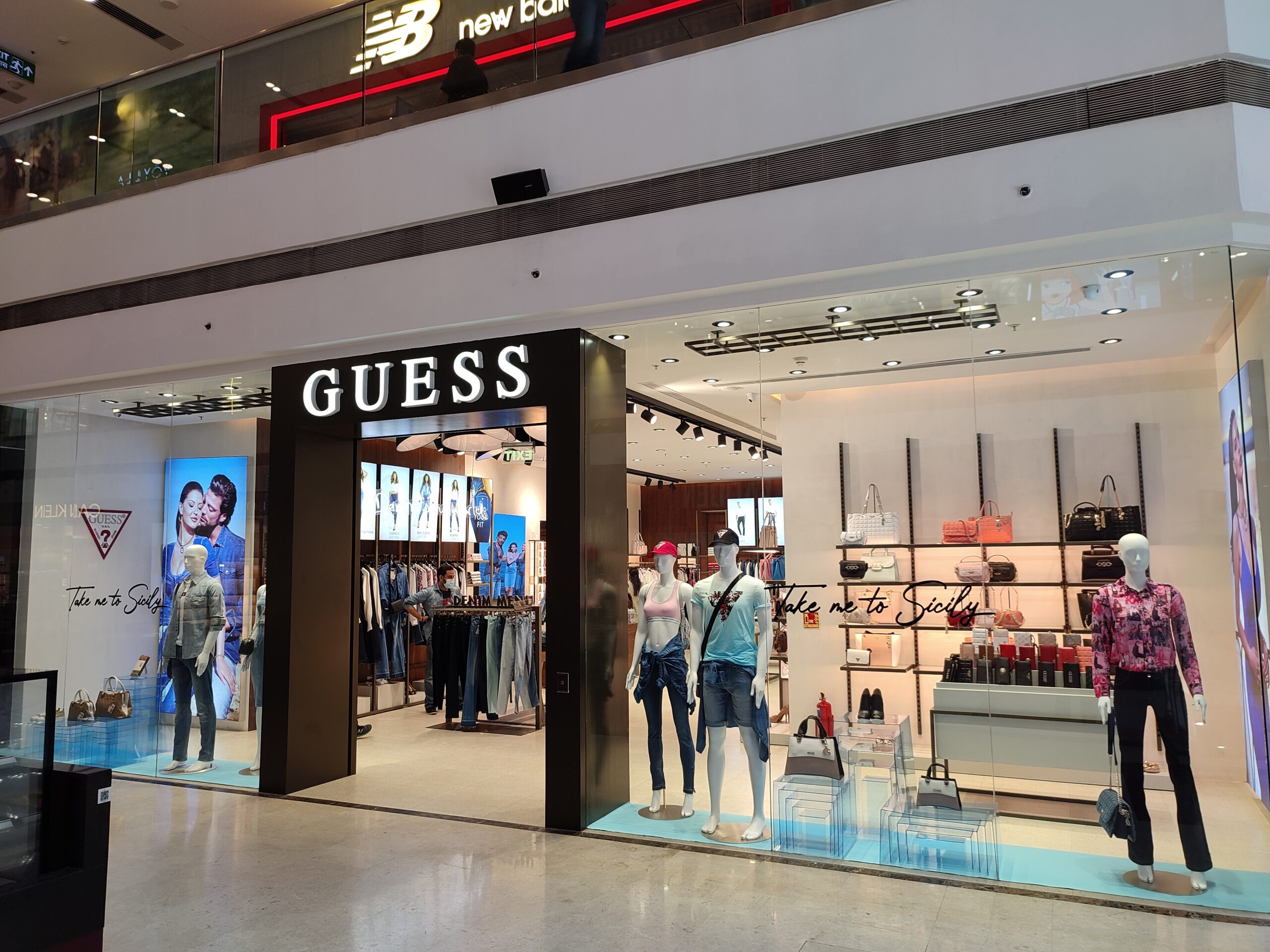 pizarra Herméticamente Saga GUESS relaunches its in-store experience in India - Images Business of  Fashion