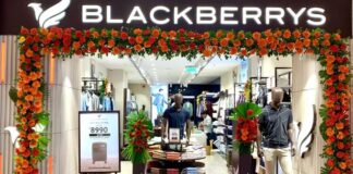 The Mall of Faridabad opens Blackberrys flagship store