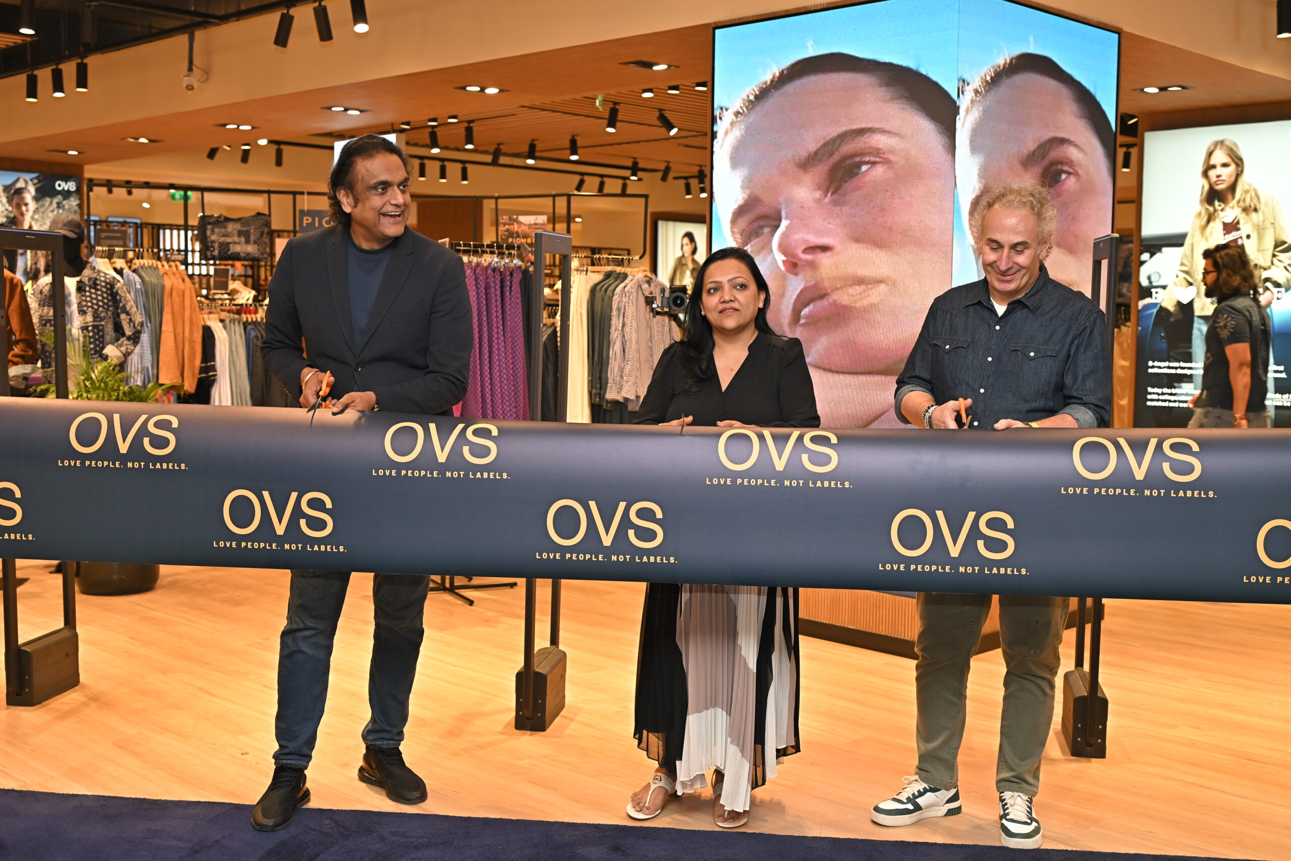 (Left to right: Mr. Sundeep Chugh – Managing Director, OVS India; Mrs. Tanu Prasad – CEO, Oberoi Malls; Mr. Fabio Contiero – Representative from OVS Global Team)